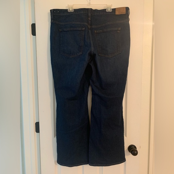Madewell The Plus Perfect Vintage Flare Jean in Beaucourt Wash. - Picture 2 of 4